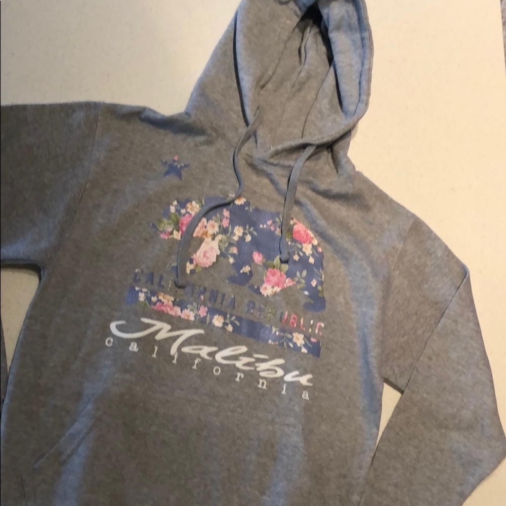 NWOT Jr Medium grey Cal Repub hoodie